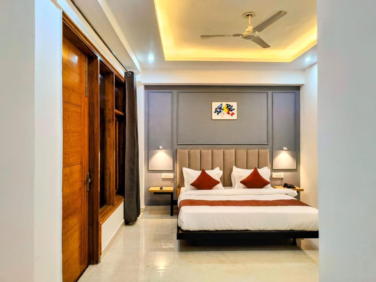 Mavens White Artemis Hospital Road Sector 52 Gurgaon Hotel Exterior photo